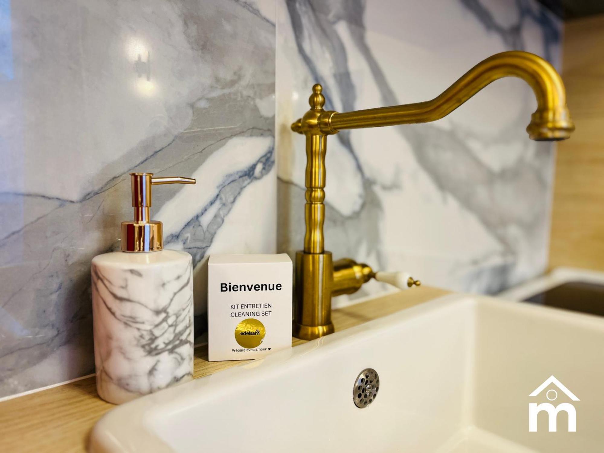 Marais Saint Paul By Melvane *